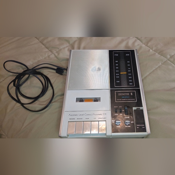 Vintage Zenith FM/AM Cassette Recorder Model E623Y – Works (Tape Deck Untested)